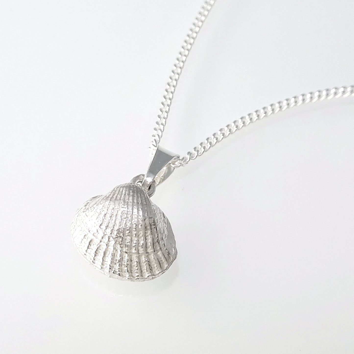 Hjärtmussla halssmycke med pansarkedja