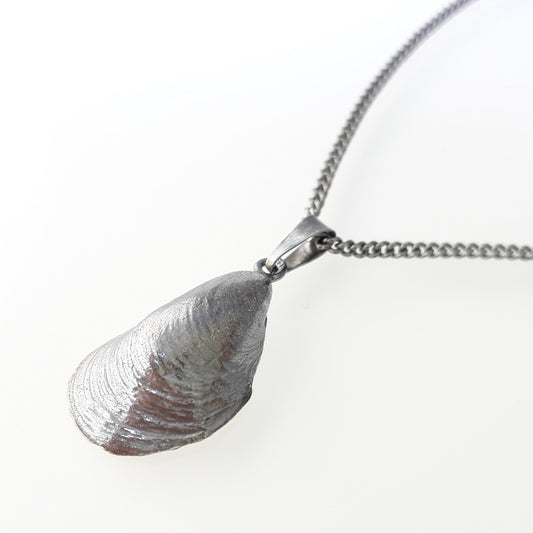 Blue mussle, medium-size necklace with curb chain
