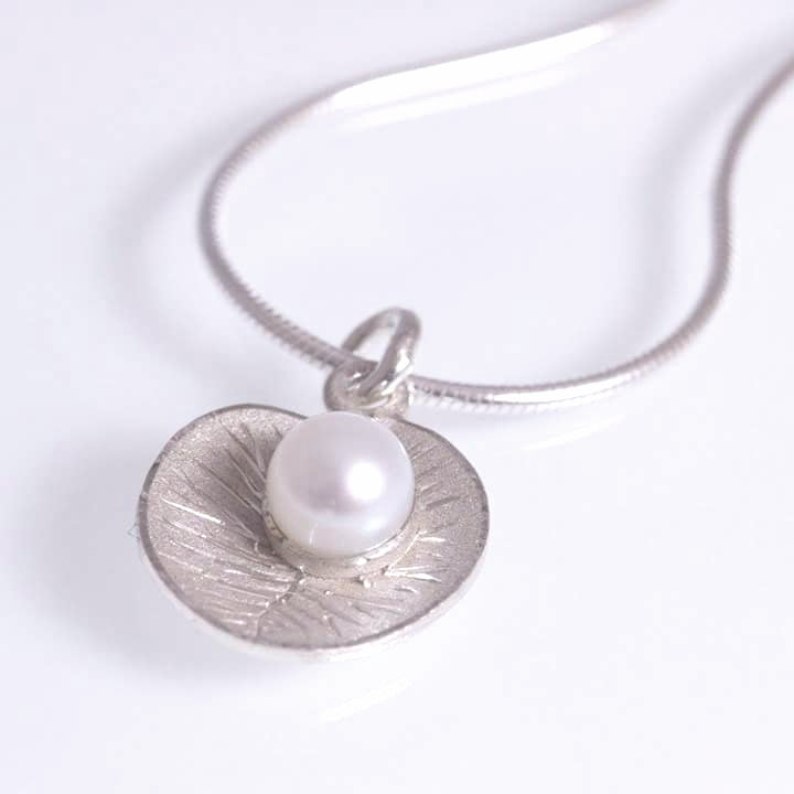 Water lilyleaf, necklace with snake chain