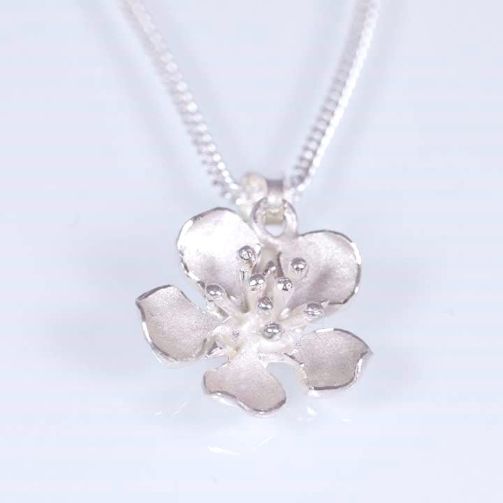Appleflower, small-size flower necklace with curb chain