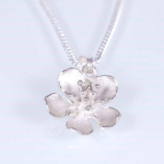Appleflower, small-size flower necklace with curb chain