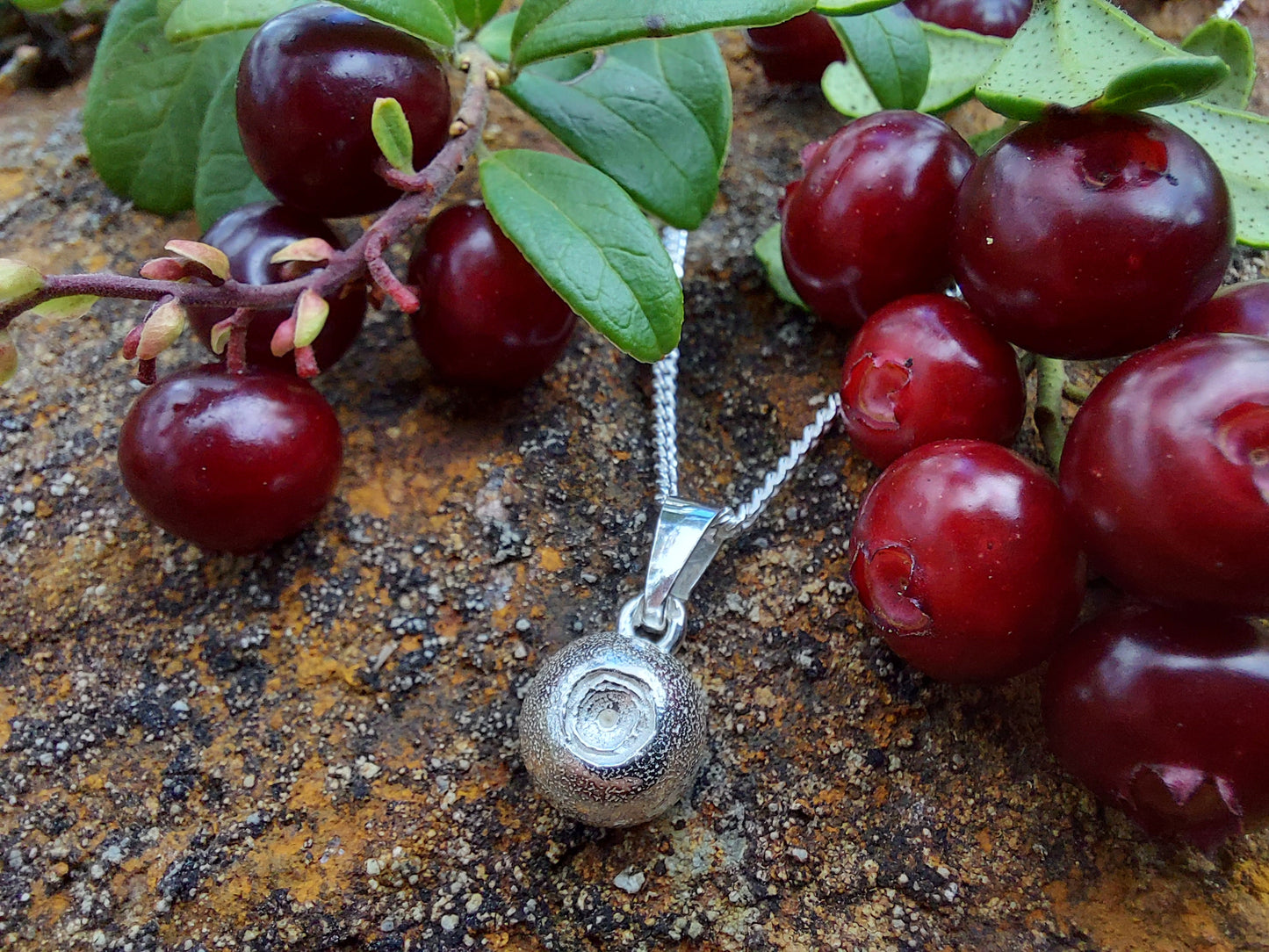 Cowberry, necklace with curb chain